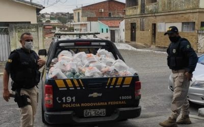 Entrega dos Alimentos Doado pela PRF